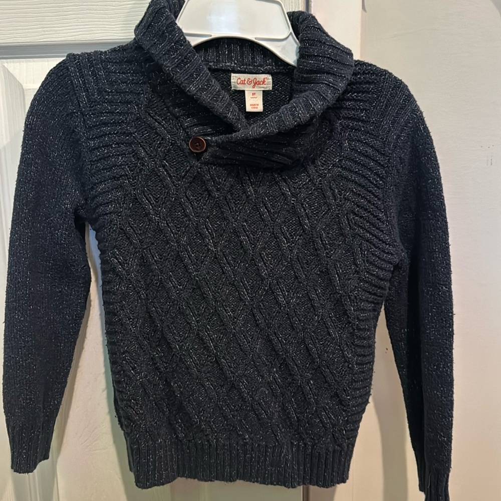 Cat and jack boys sweater. Great condition size 5t.